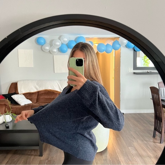 H&M V-neck Dark Blue  Oversized Sweater - Picture 8 of 8